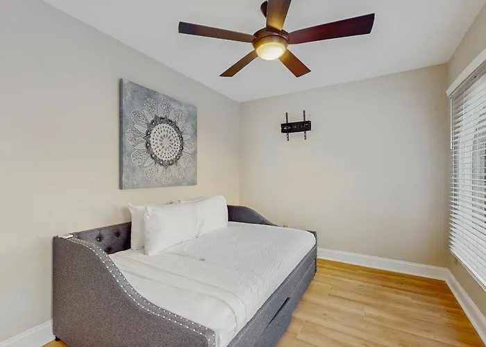 Waterfront Pet Friendly With Grill Wifi And Gorgeous Water Views Holiday home Pensacola